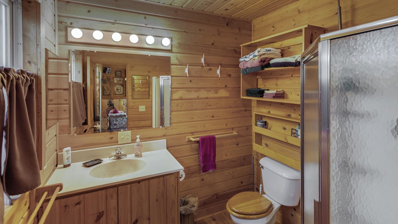 Photo of Bathroom in Remer