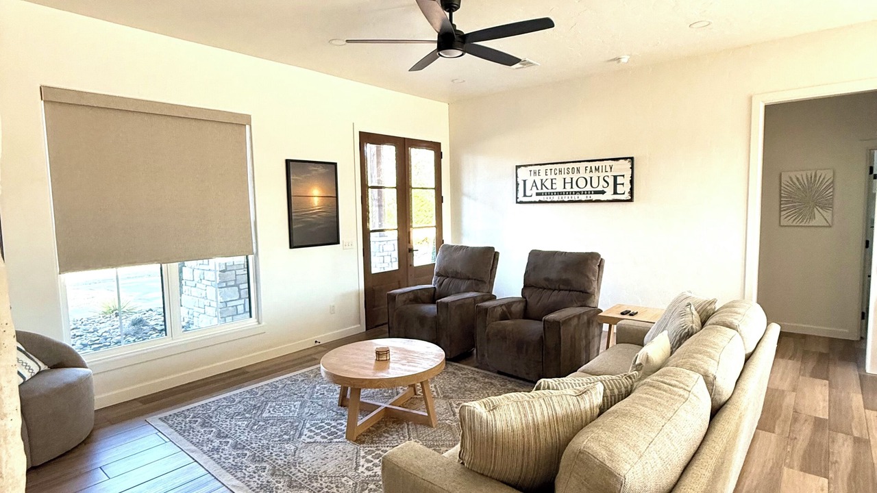 Photo of Livingroom in Hoyt