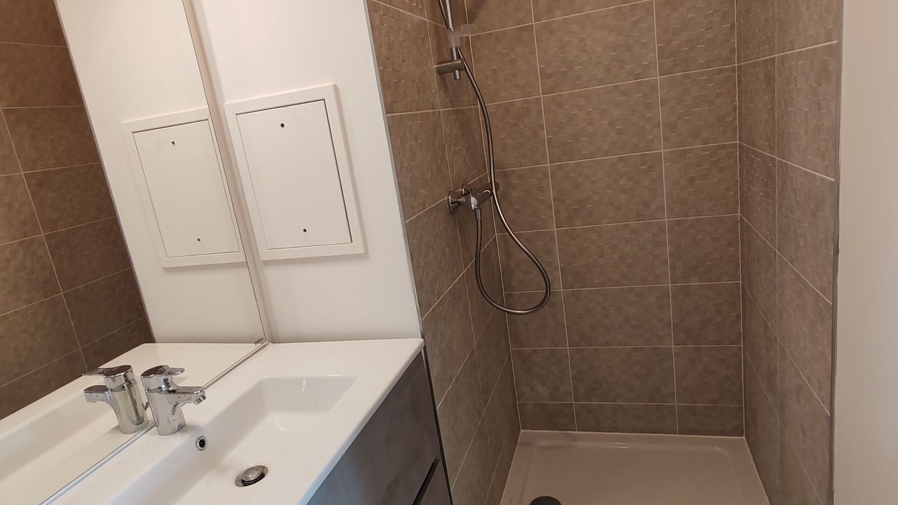 Photo of Bathroom in Zone d'amenagement concerte des Docks