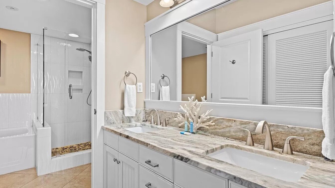Photo of Bathroom in Baytowne Wharf