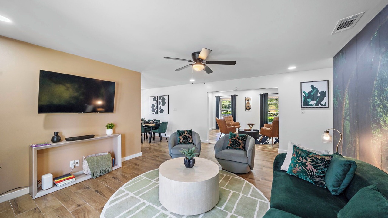 Photo of Livingroom in Westbury