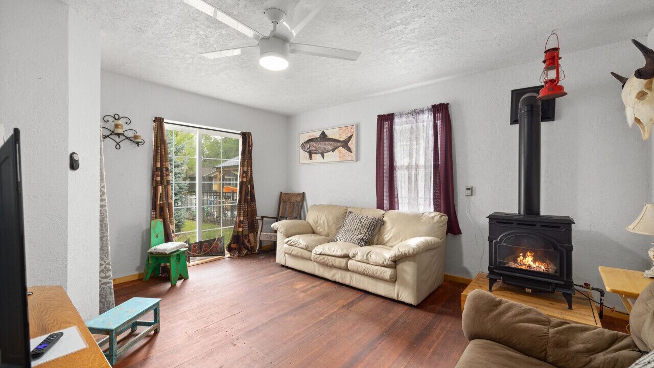 Photo of Livingroom in Central - Terry