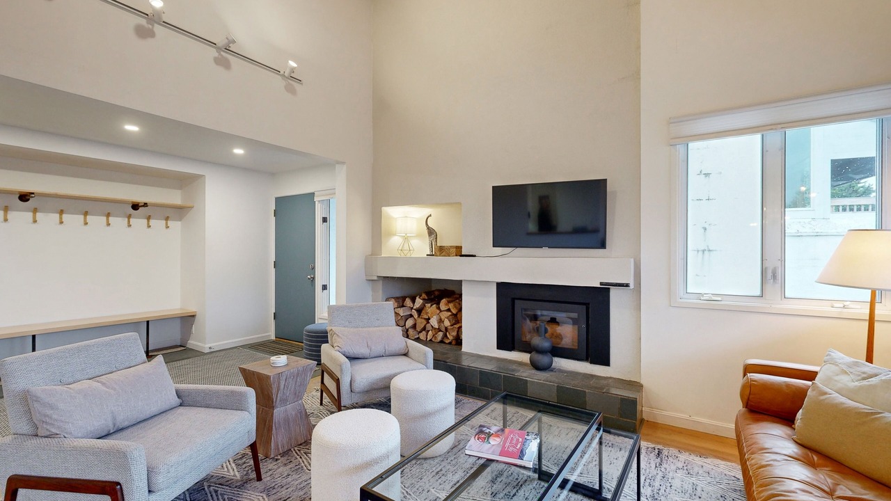 Photo of Livingroom in Warren