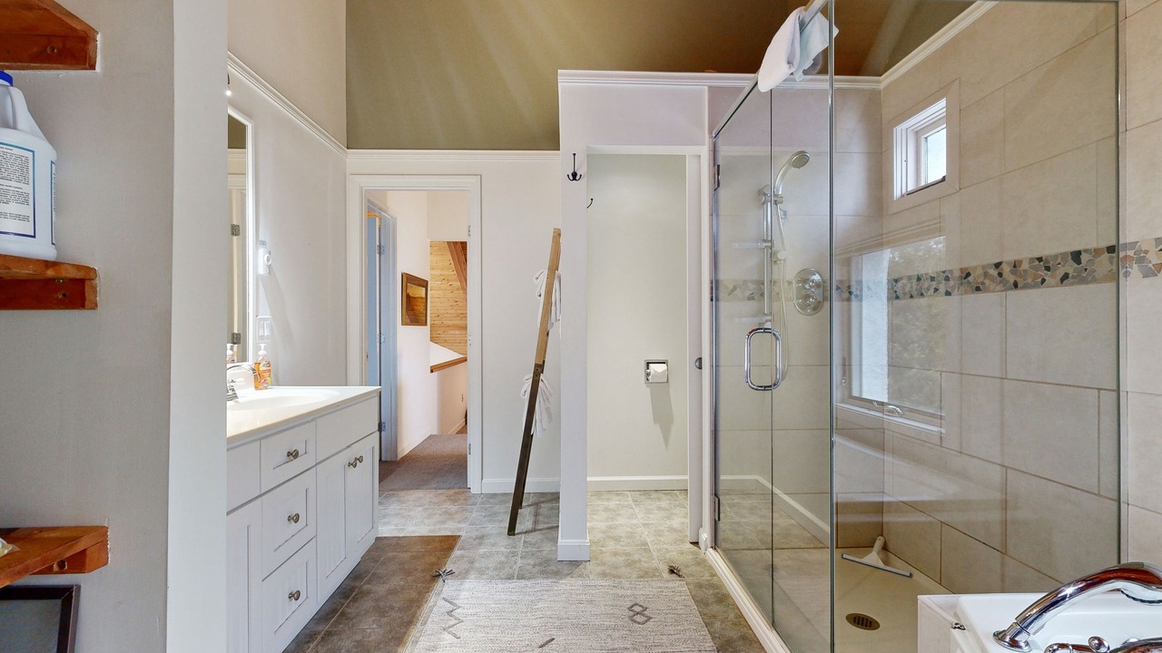 Photo of Bathroom in Warren