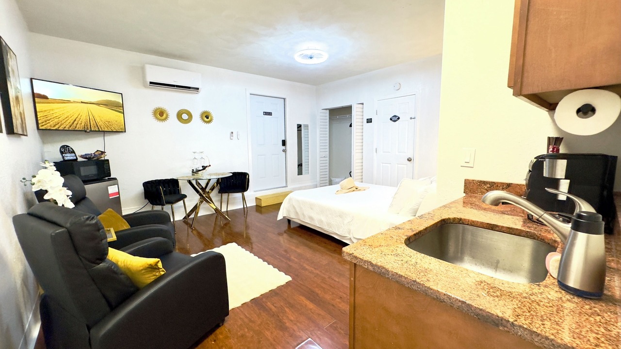 Photo of Bedroom in Azalea Park