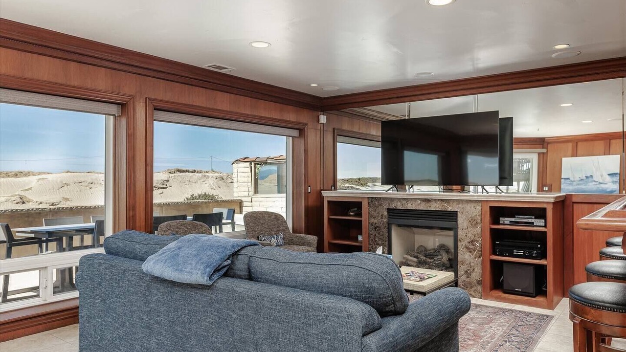 Photo of Livingroom in Oceano