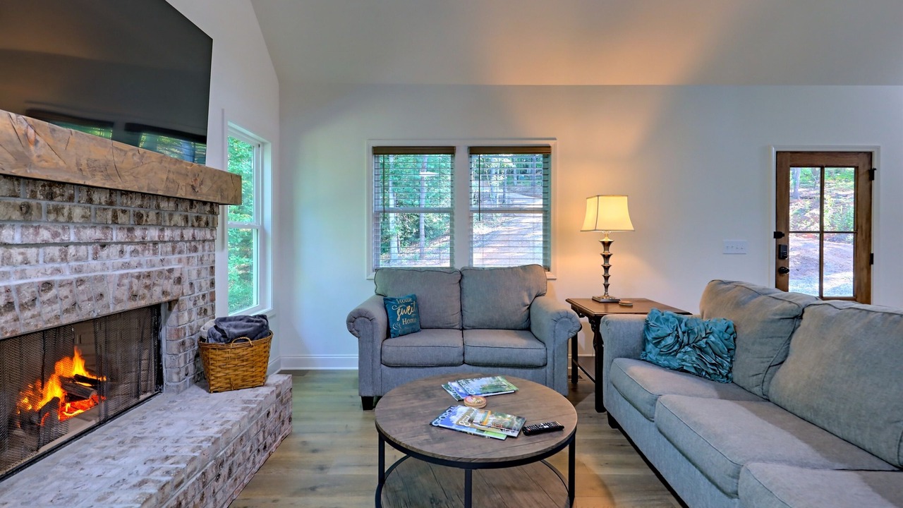 Photo of Livingroom in Dahlonega