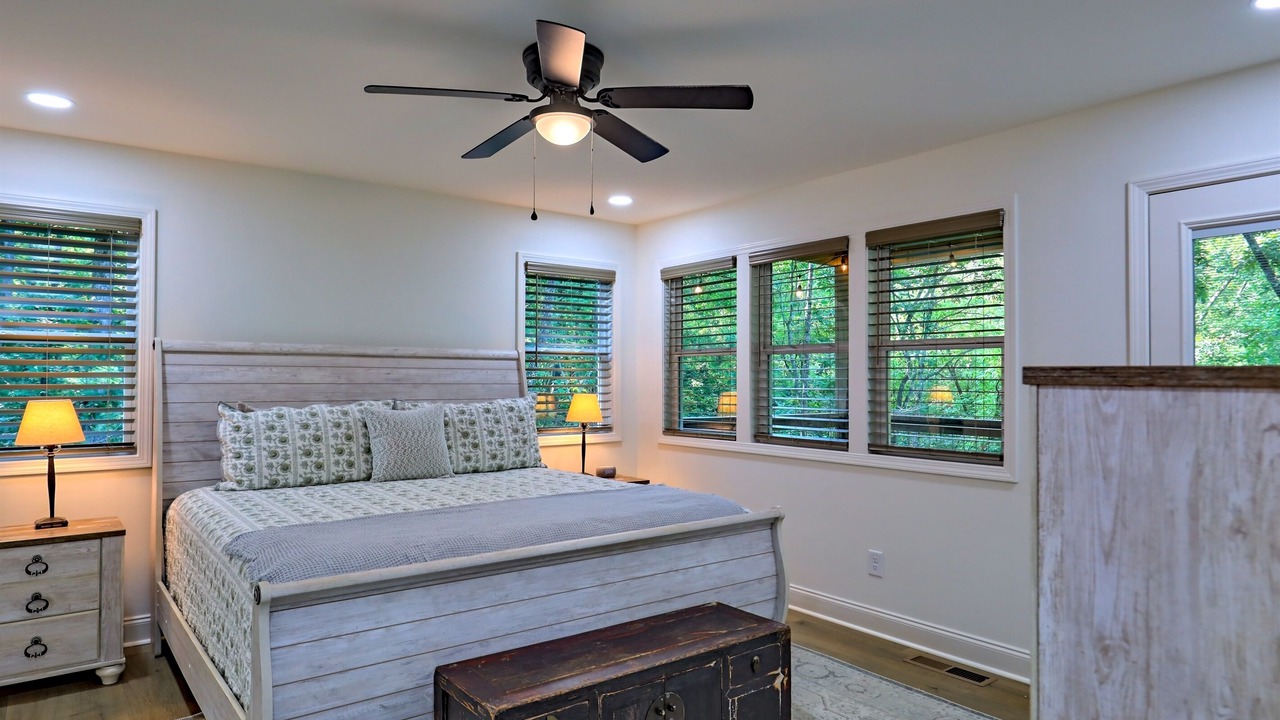 Photo of Bedroom in Dahlonega