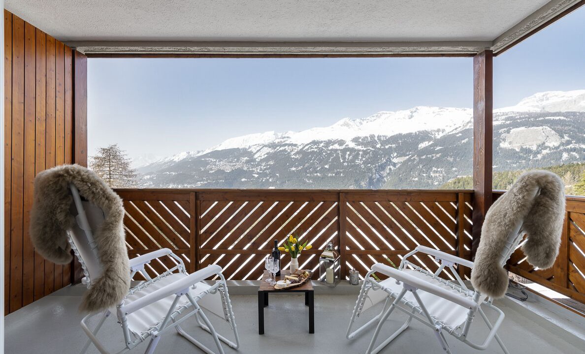 Photo of Outdoor in Lens