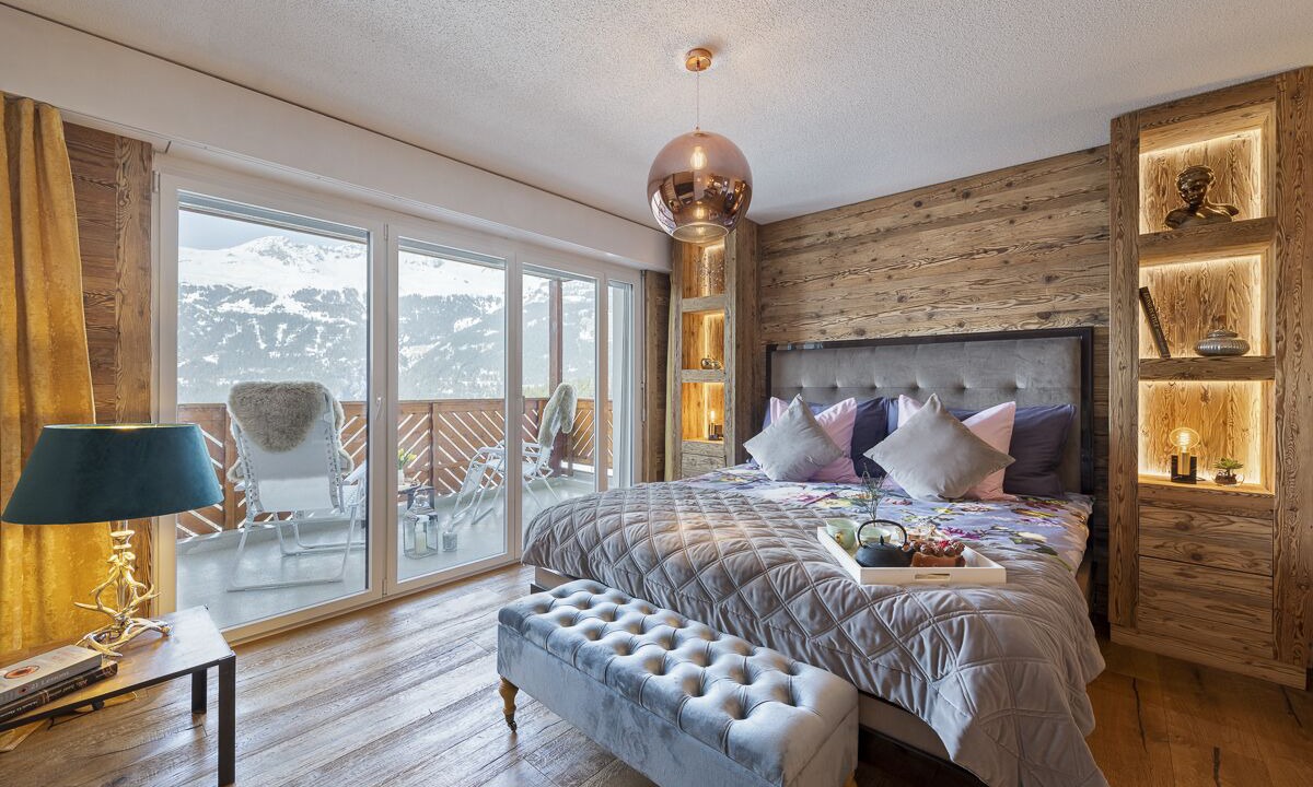 Photo of Bedroom in Lens