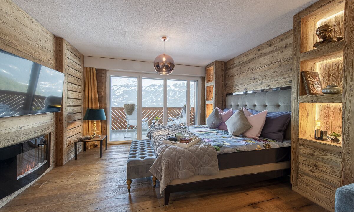 Photo of Bedroom in Lens