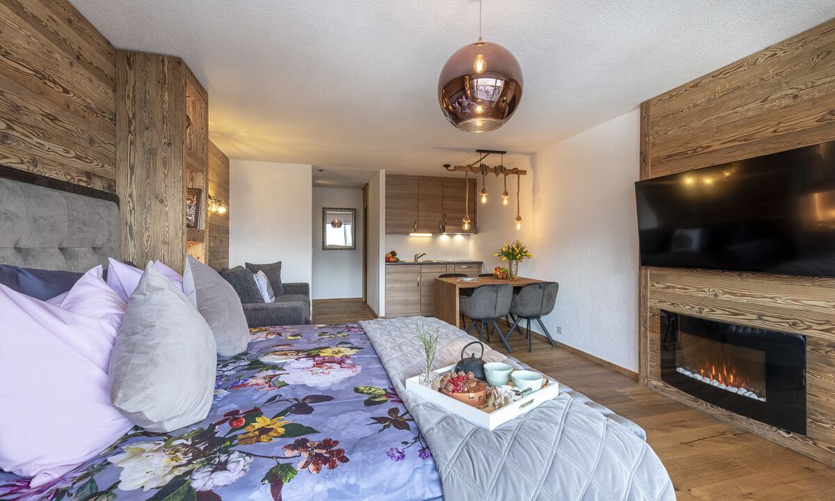Photo of Bedroom in Lens
