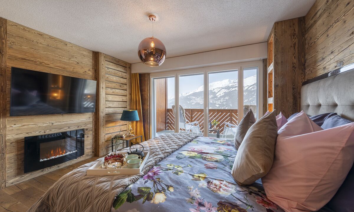 Photo of Bedroom in Lens
