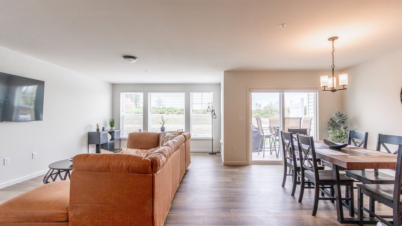 Photo of Livingroom in State College