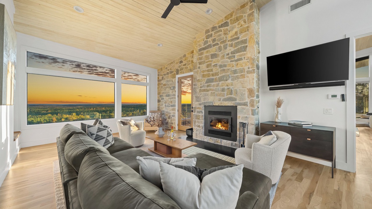 Photo of Livingroom in Broken Bow