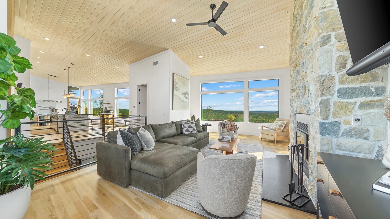 Photo of Livingroom in Broken Bow