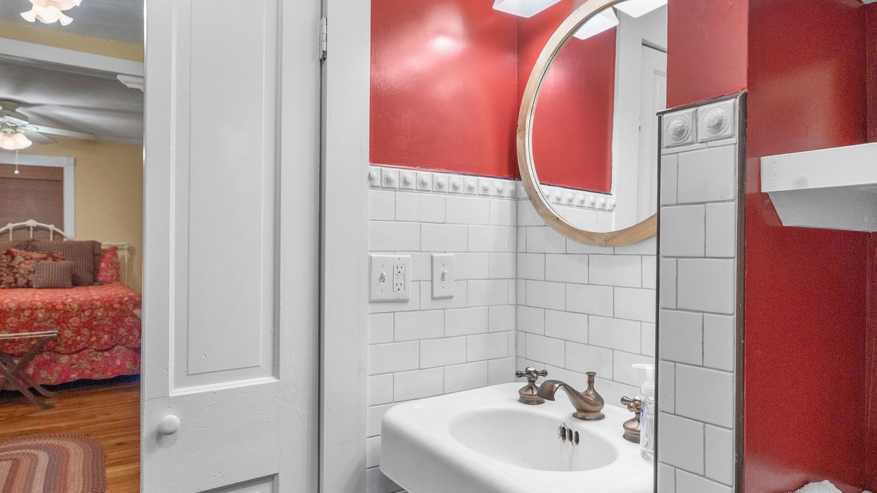 Photo of Bathroom in Eureka Springs Historic District