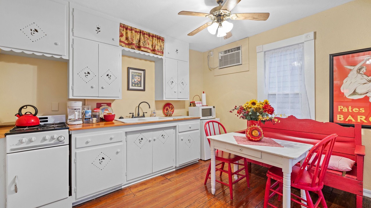 Photo of Kitchen in Eureka Springs Historic District