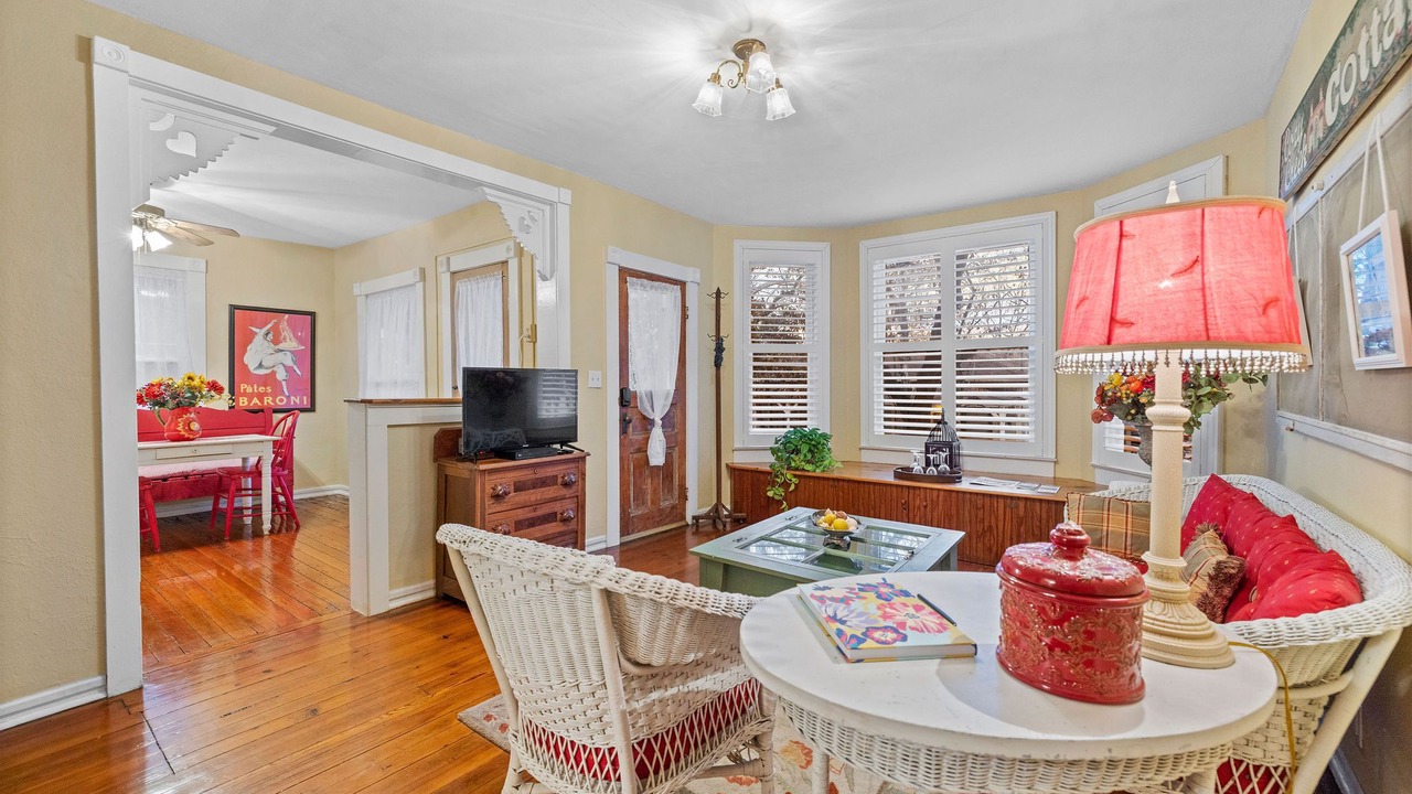 Photo of Livingroom in Eureka Springs Historic District