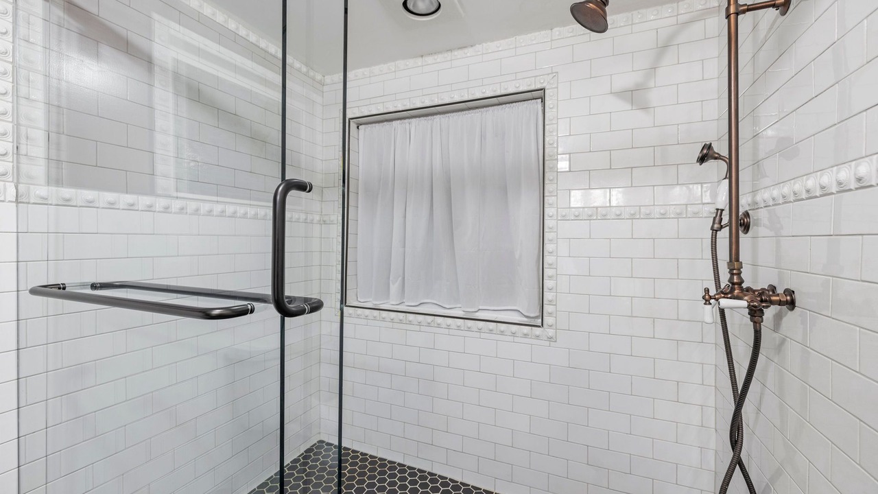 Photo of Bathroom in Eureka Springs Historic District