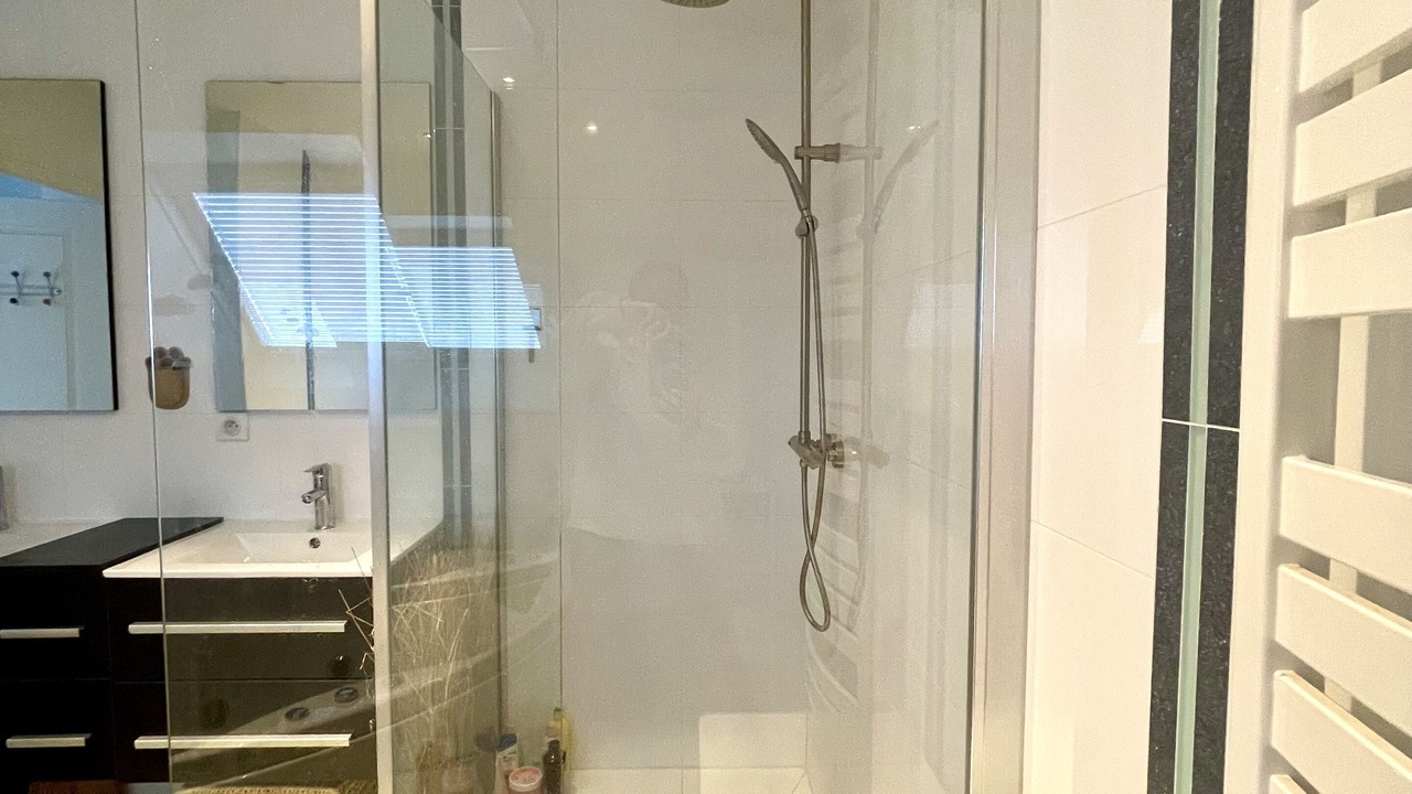 Photo of Bathroom in Benouville