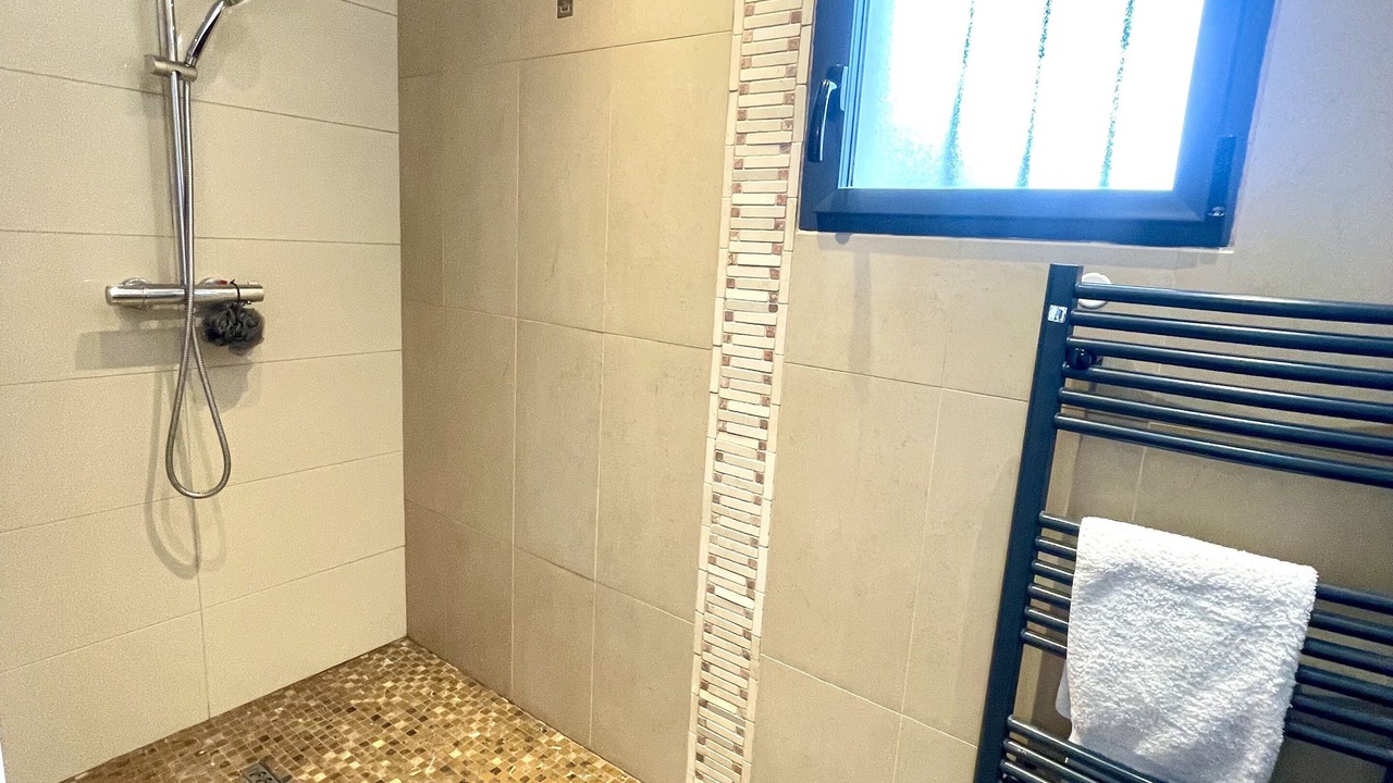 Photo of Bathroom in Benouville