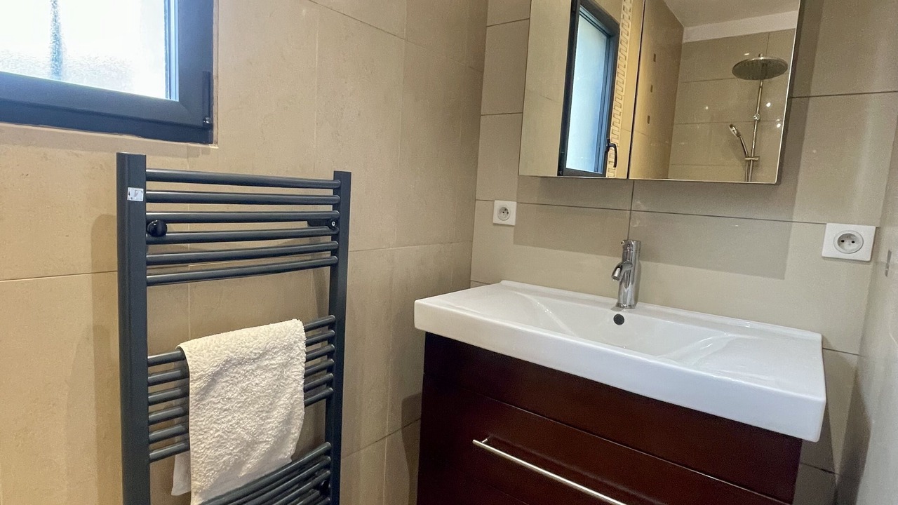 Photo of Bathroom in Benouville
