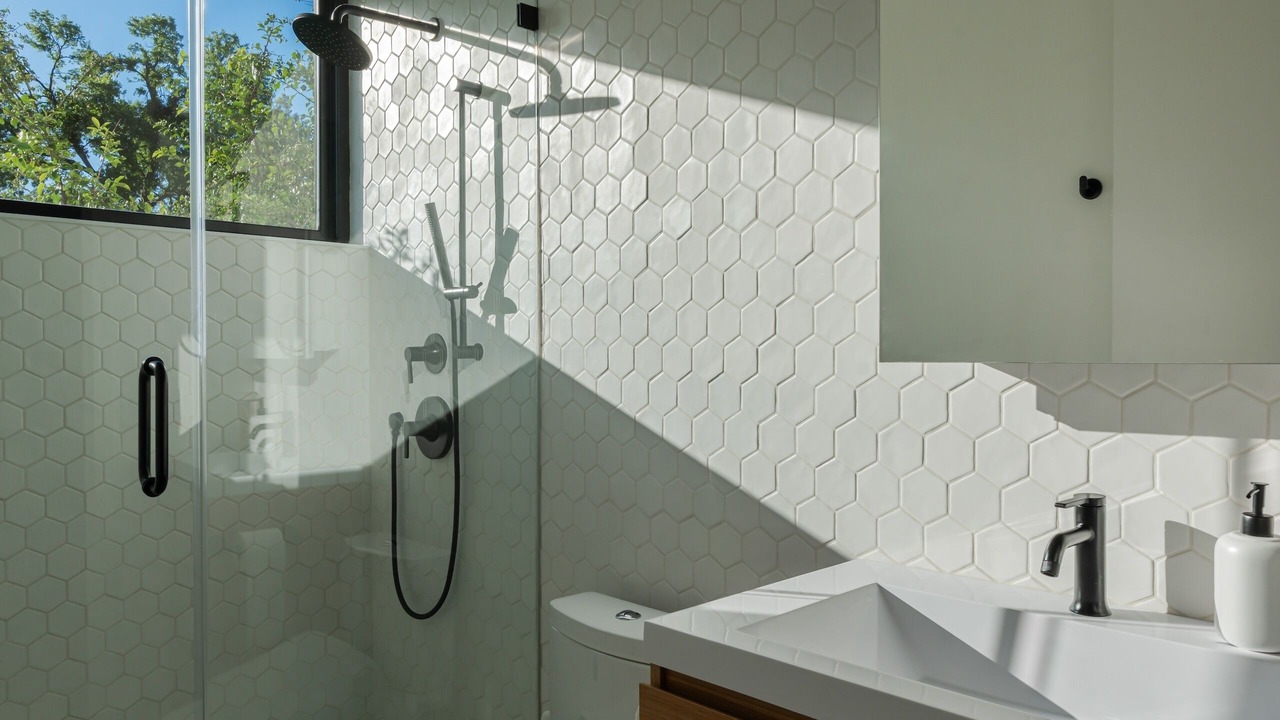 Photo of Bathroom in Greater South River City