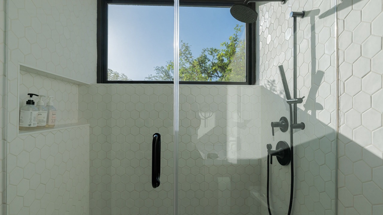 Photo of Bathroom in Greater South River City