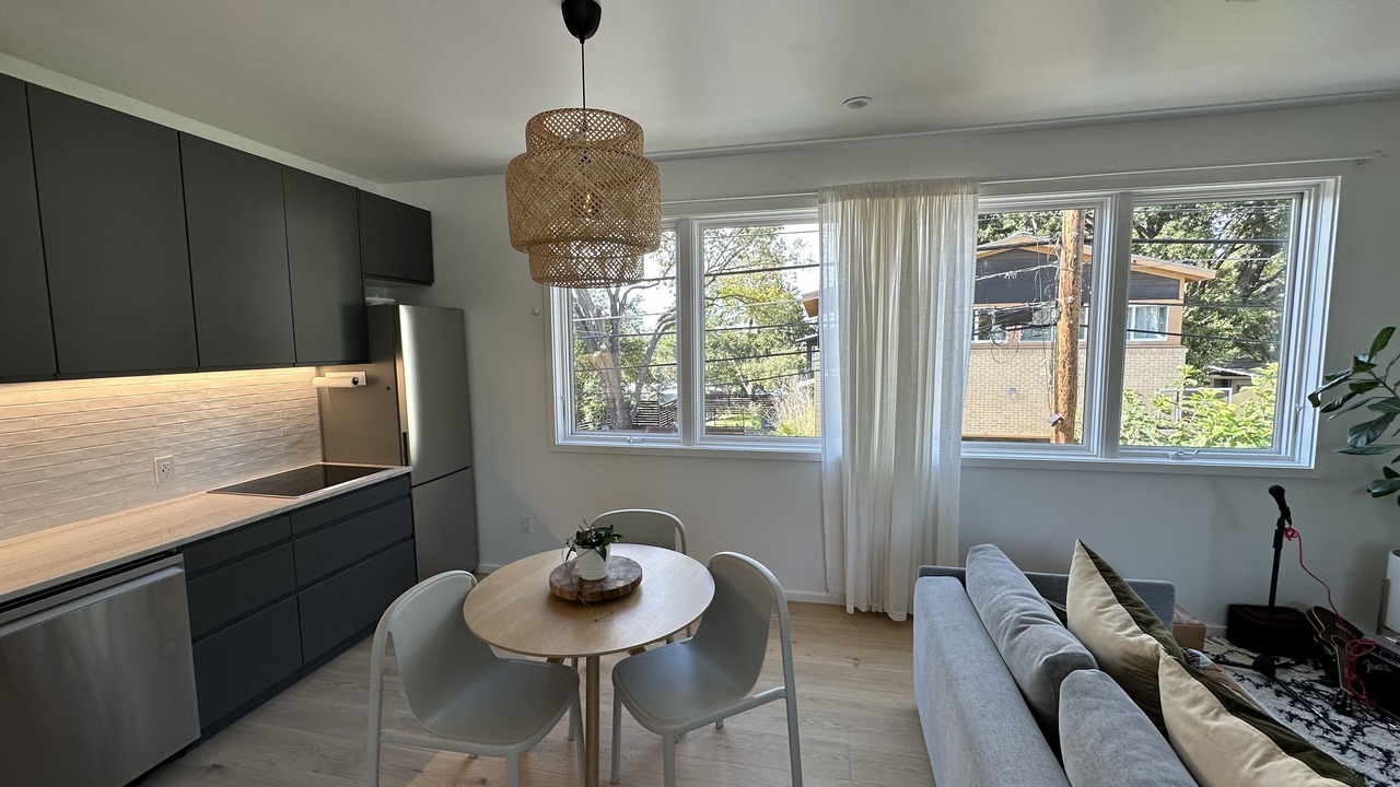 Photo of Livingroom in Greater South River City
