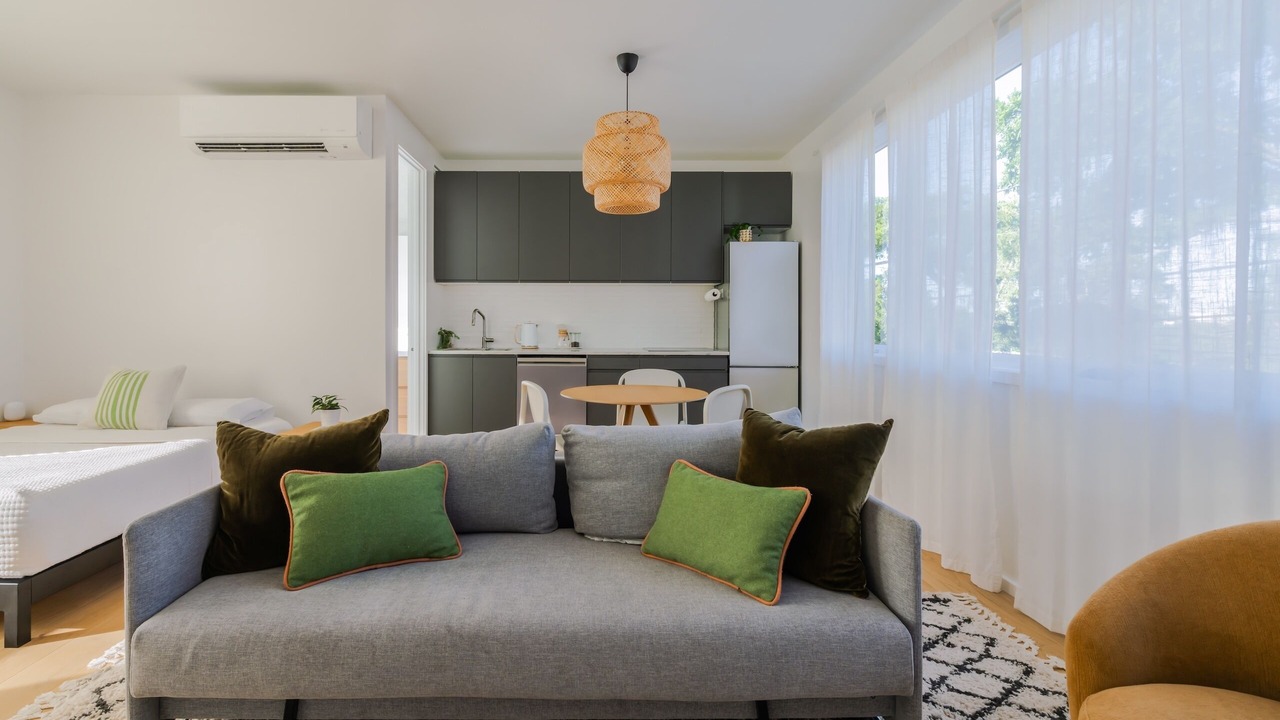 Photo of Livingroom in Greater South River City