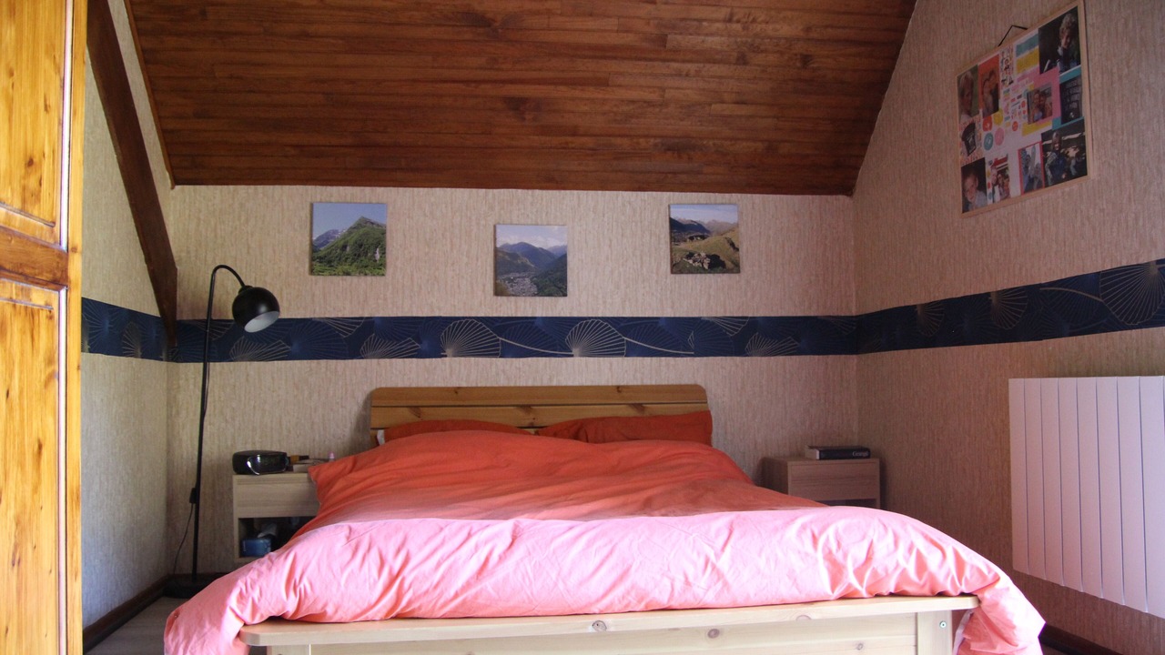 Photo of Bedroom in Saint-Aventin