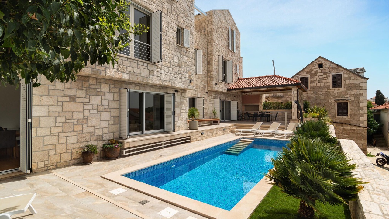 Photo of Outdoor in Sumartin