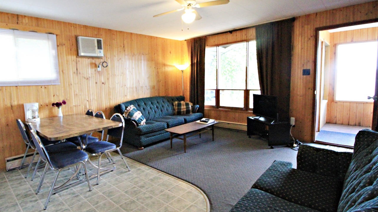 Photo of Livingroom in Falcon Lake