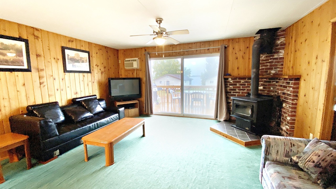 Photo of Livingroom in Falcon Lake