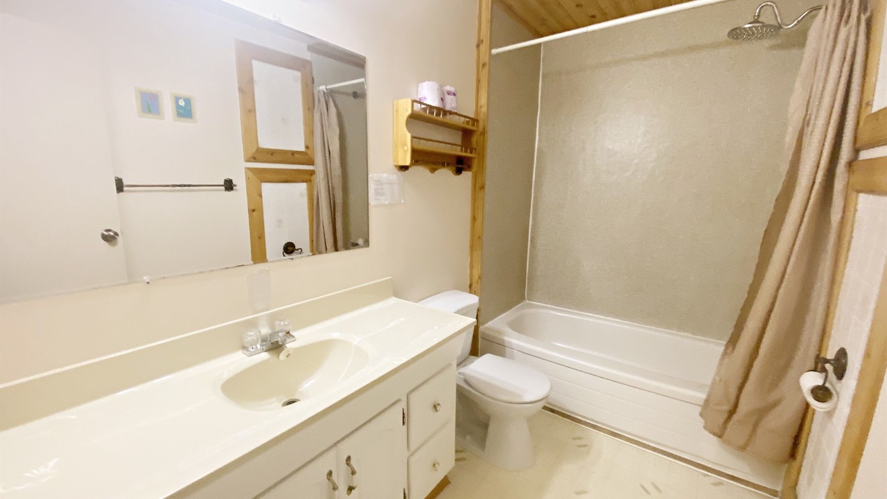 Photo of Bathroom in Falcon Lake