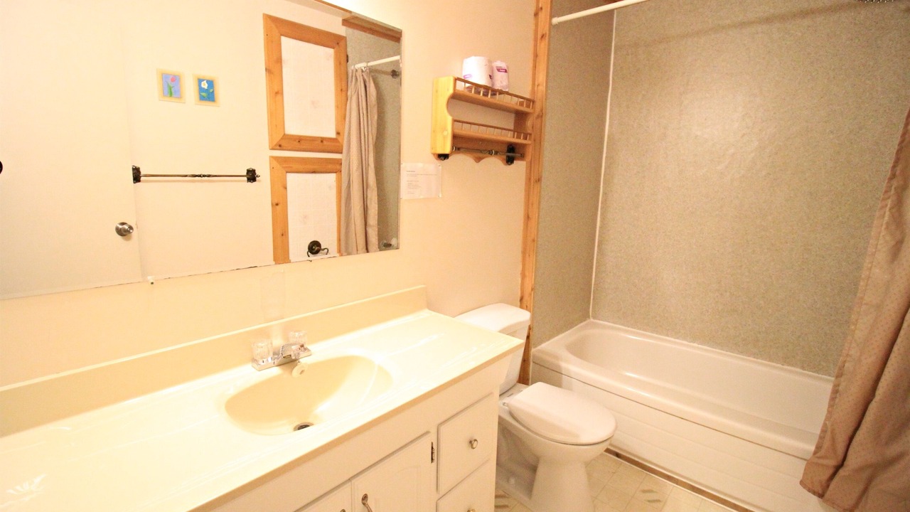 Photo of Bathroom in Falcon Lake
