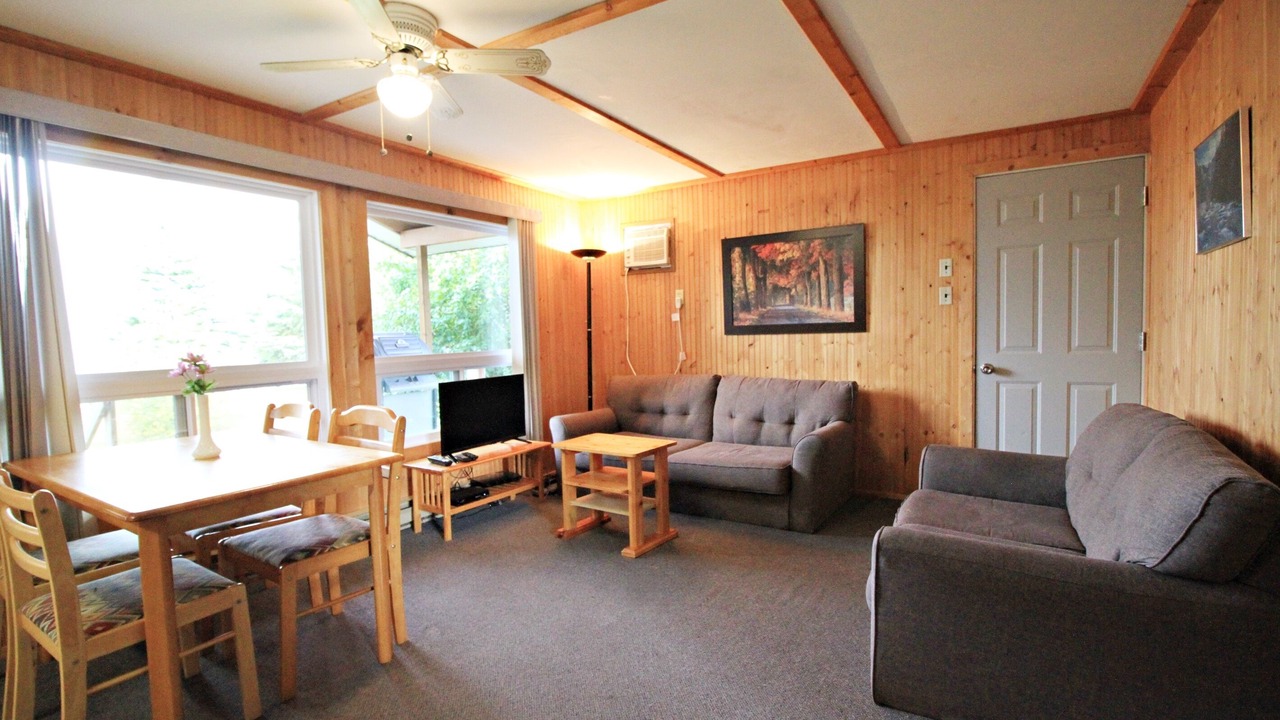 Photo of Livingroom in Falcon Lake
