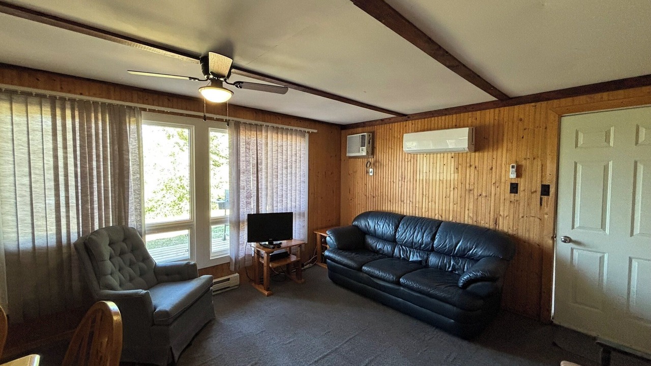 Photo of Livingroom in Falcon Lake