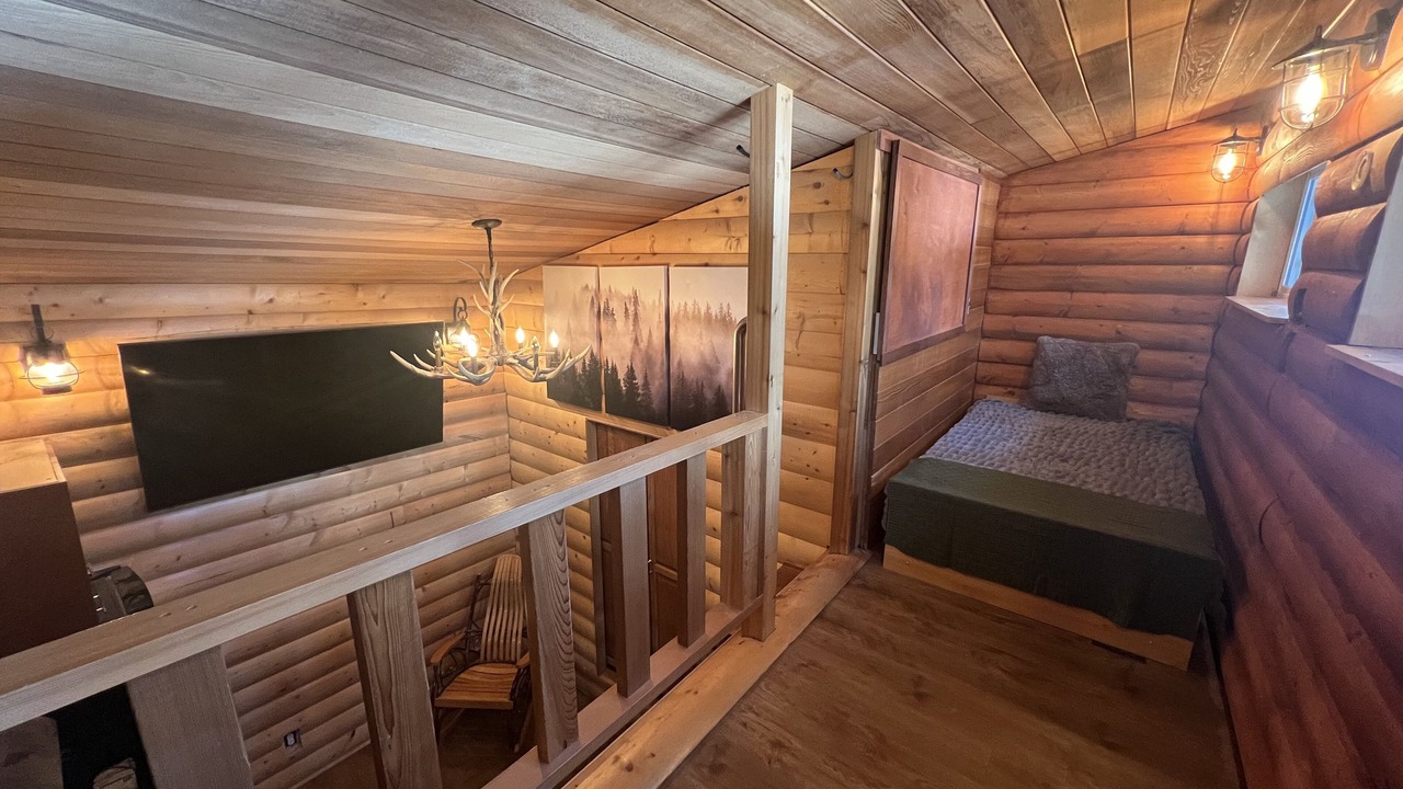 Photo of Bedroom in Girdwood