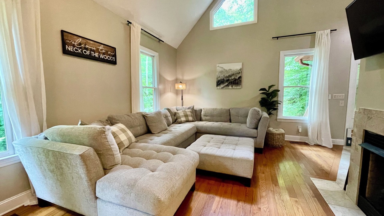 Photo of Livingroom in Dahlonega