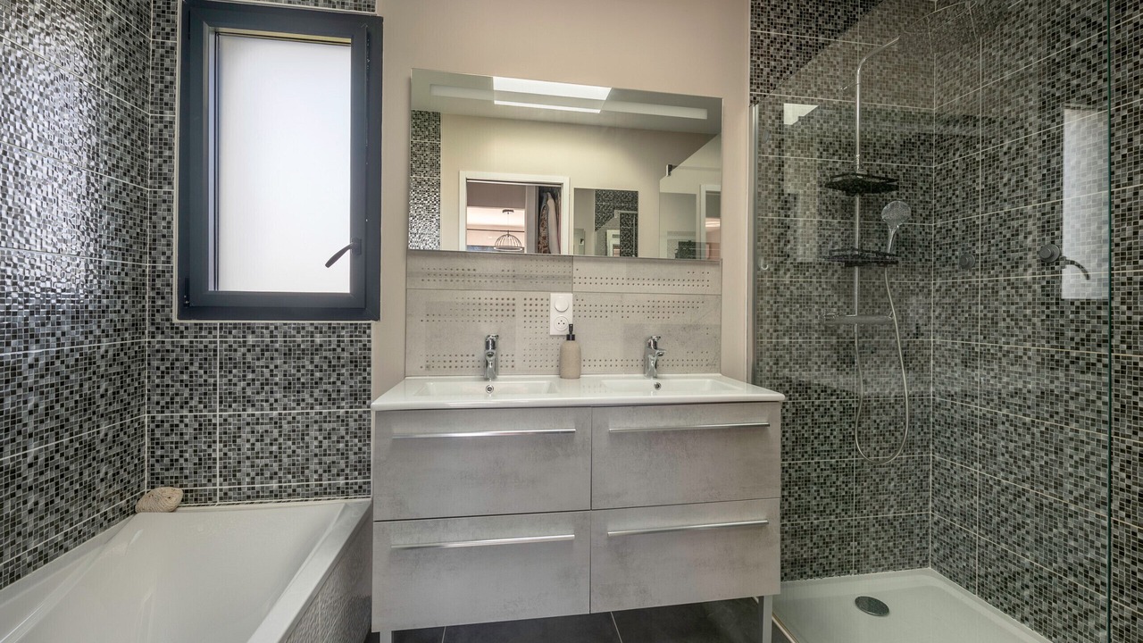 Photo of Bathroom in Pornic