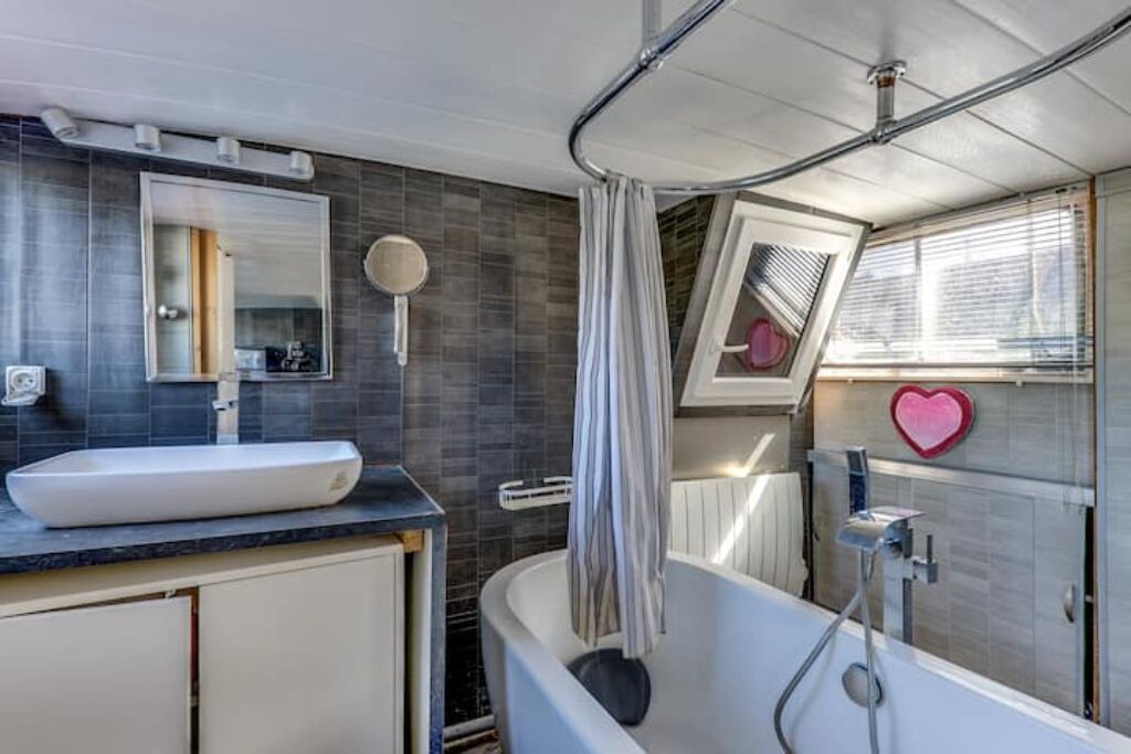 Photo of Bathroom in Epinay-sur-Seine