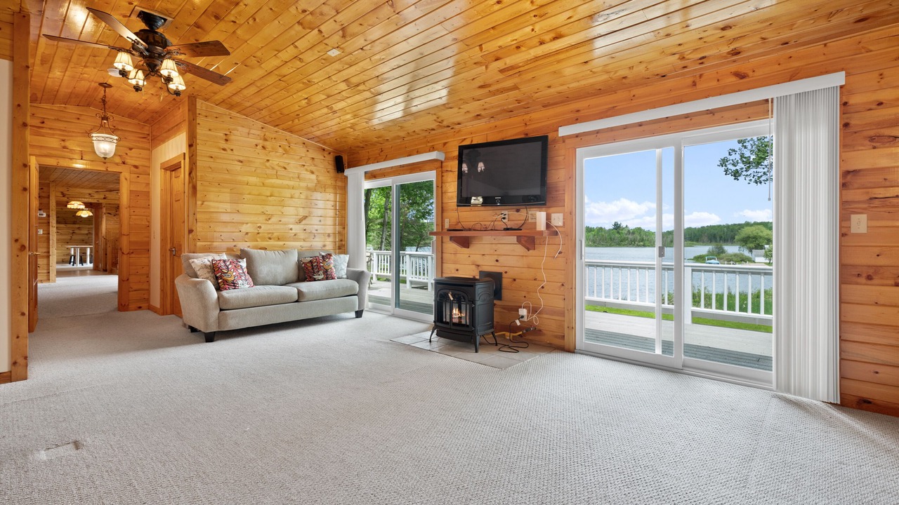 Photo of Livingroom in Reed City