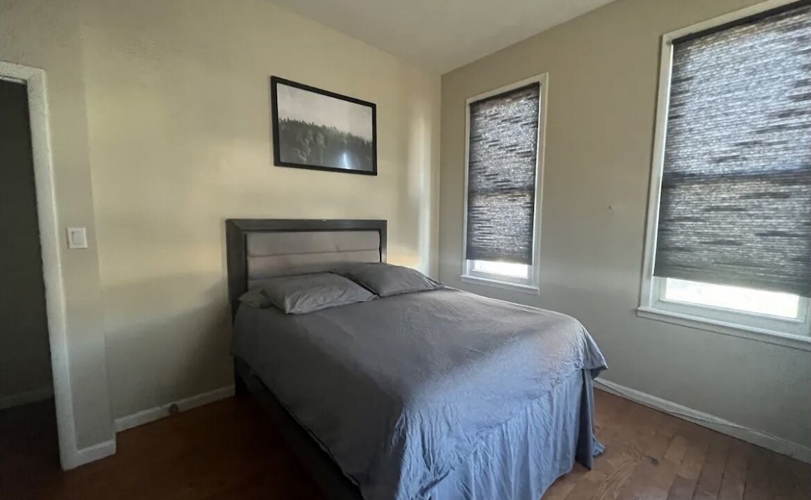Photo of Bedroom in Ditmars Steinway