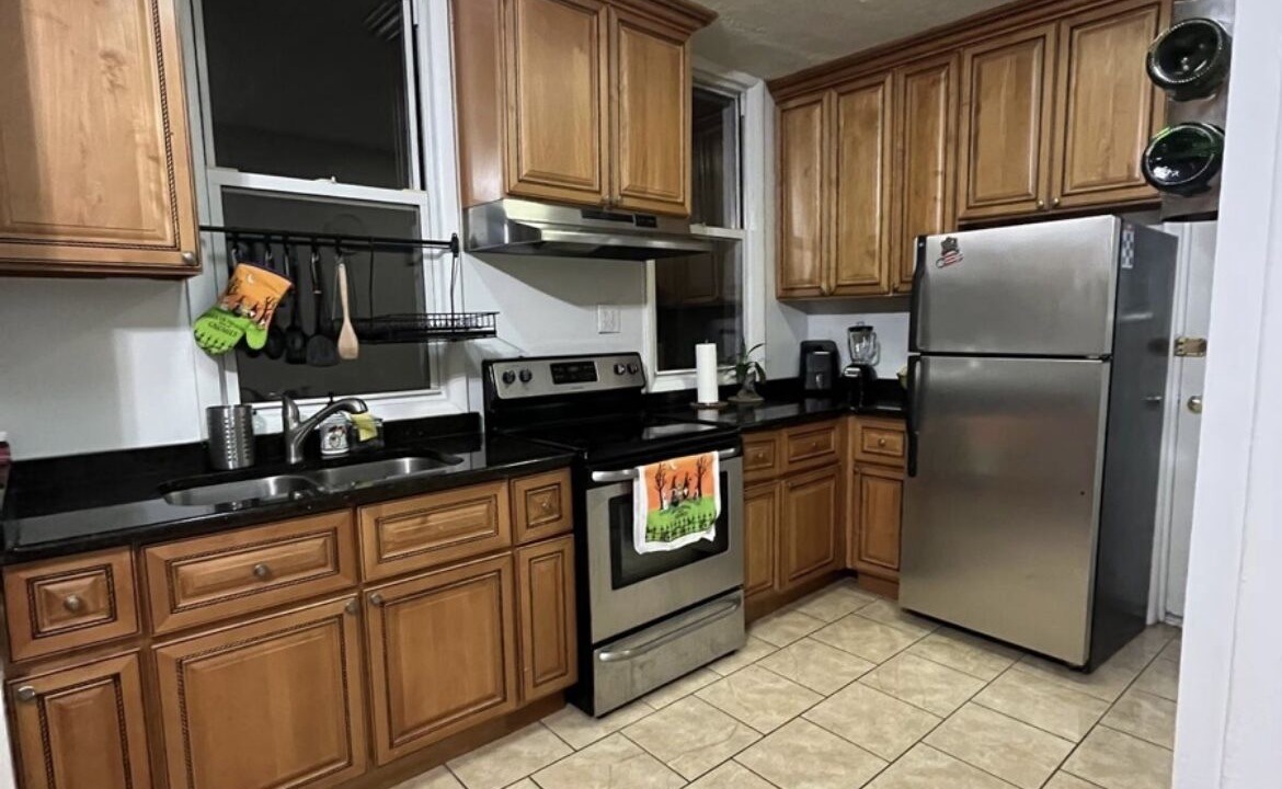 Photo of Kitchen in Ditmars Steinway