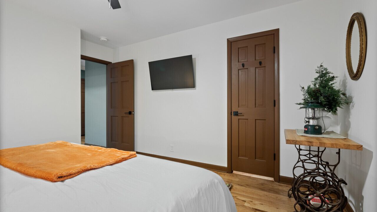 Photo of Bedroom in Hendersonville