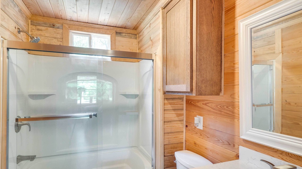 Photo of Bathroom in Hemphill