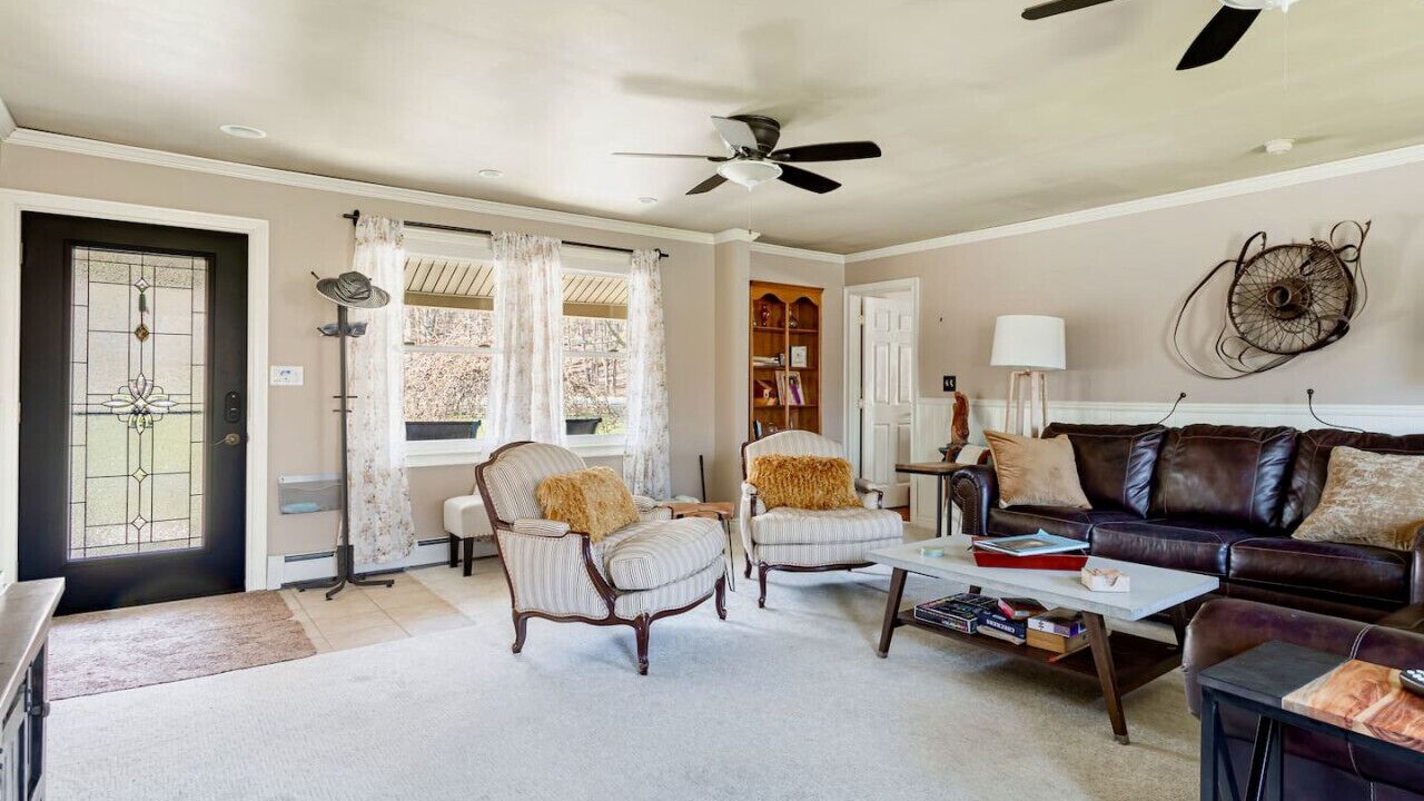 Photo of Livingroom in Campbell Hall