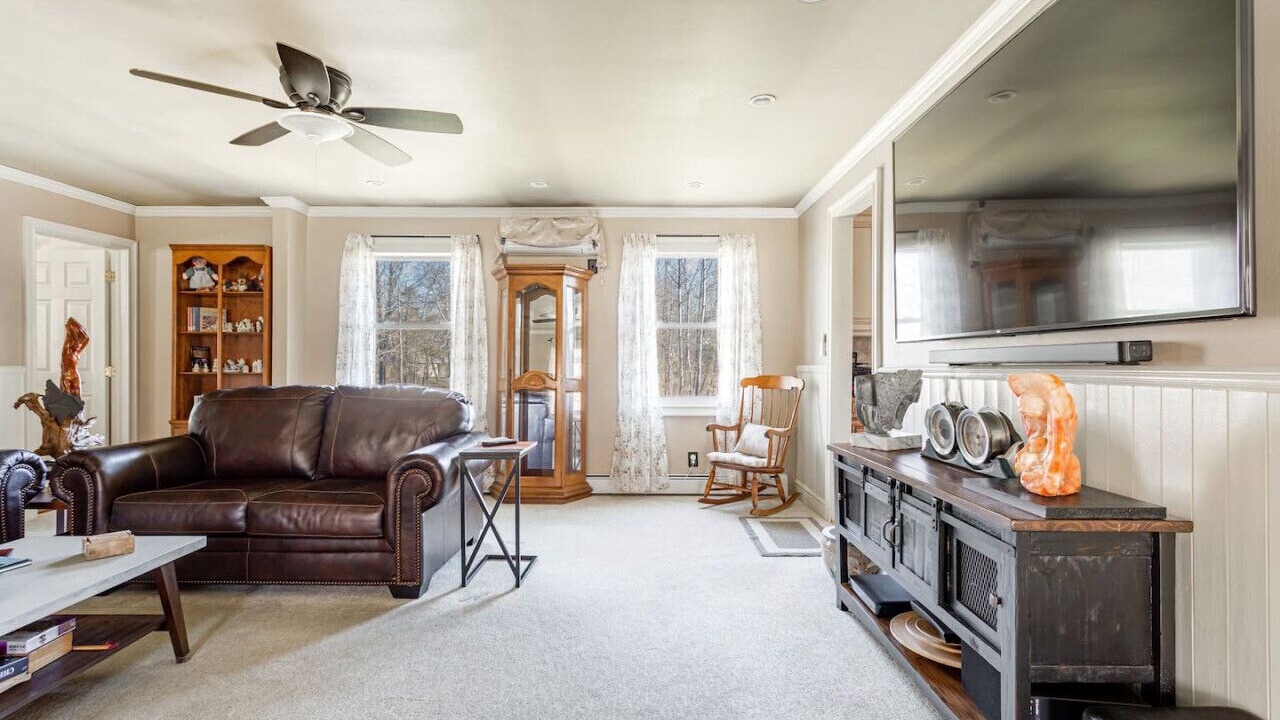 Photo of Livingroom in Campbell Hall